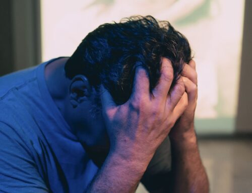 Entenda como a situação financeira influencia a saúde mental